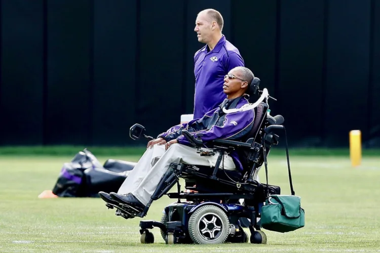 Former Ravens linebacker dies of ALS